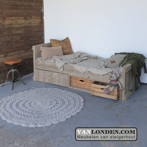 Steigerhouten bed met lades en kistjes Ole (Steigerhouten kinderbedden) Steigerhouten bed met lades en kistjes Ole (Steigerhouten kinderbedden)