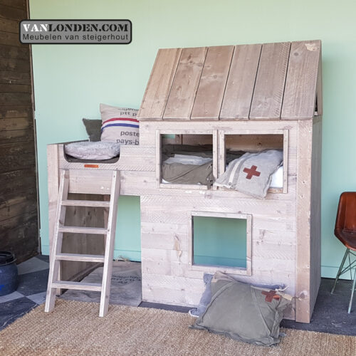 Steigerhouten halfhoogslaper met huisje Joanneke (Sale) Steigerhouten halfhoogslaper met huisje Joanneke (Sale)