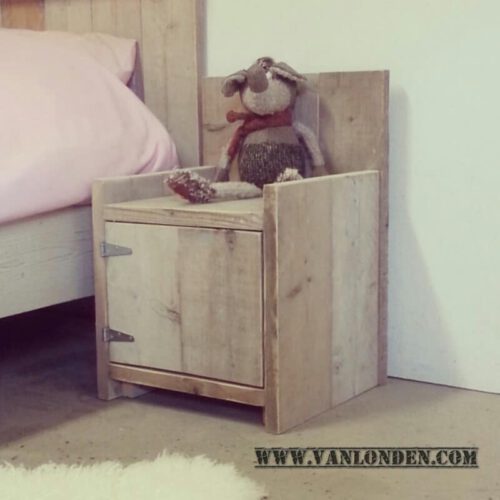 Steigerhouten nachtkastje Cas (Accessoires voor steigerhouten bedden) Steigerhouten nachtkastje Cas (Accessoires voor steigerhouten bedden)